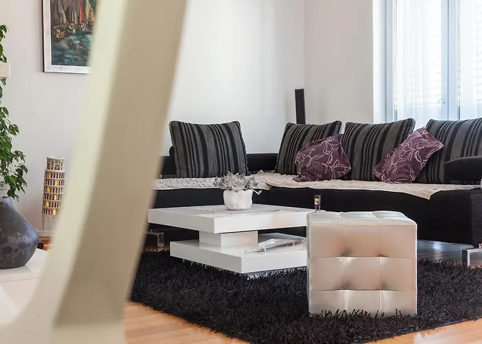 Center 마카르스카