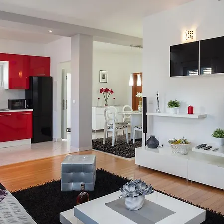 City Center Apartment *
