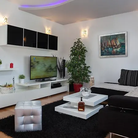 Center * מאקרסקה